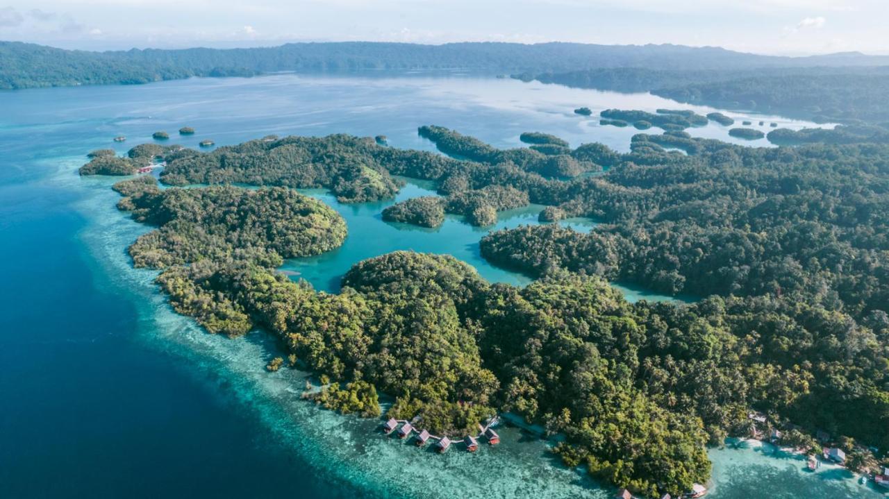 Methos Homestay - Raja Ampat Yennanas Besir Exterior photo